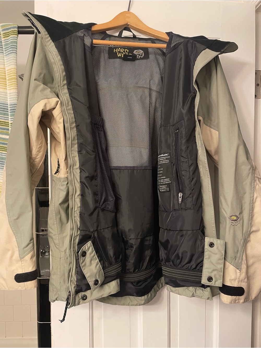 Mountain Hard Wear Women's Size 10 Green/Tan Conduit Waterproof Jacket Softshell